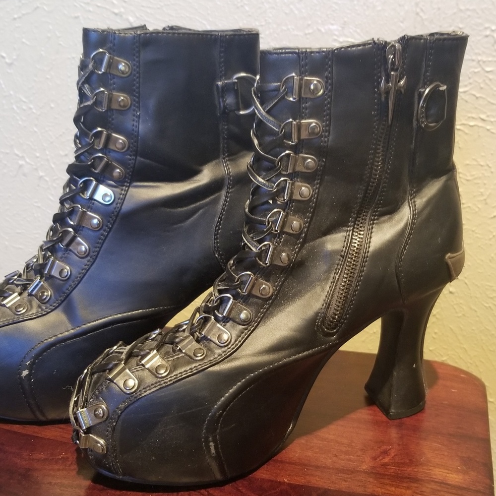 Black Tripp Boots